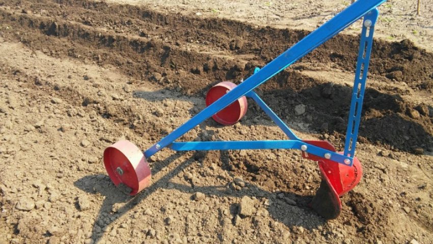Плуг для посадки картоплі Плуг для посадки картоплі
