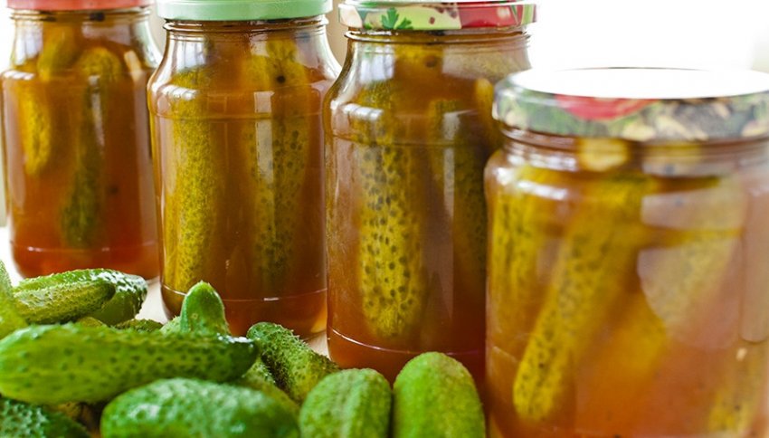 Огірки з кетчупом чилі на зиму Огірки з кетчупом чилі на зиму