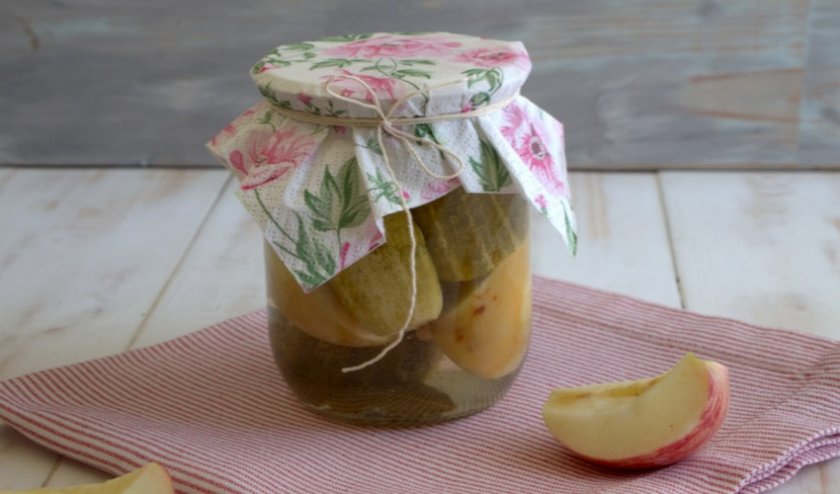 Маринованные огурцы с яблоками Маринованные огурцы с яблоками