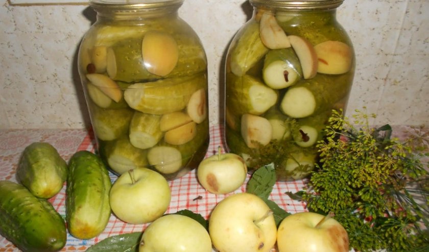 Маринованные огурцы с яблоками Маринованные огурцы с яблоками