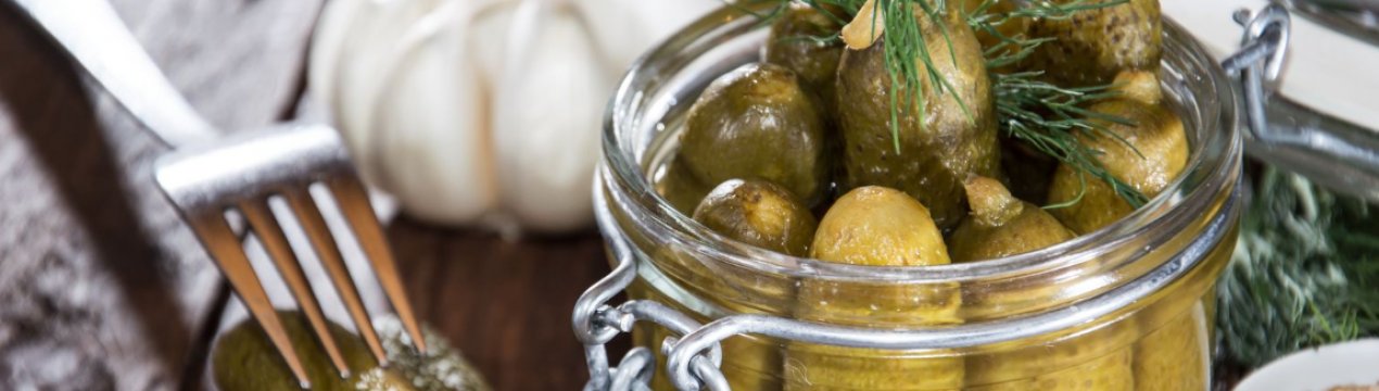 Маринованные корнишоны простой рецепт. . Маринованные корнишоны простой рецепт фото. Маринованные корнишоны простой рецепт-. картинка Маринованные корнишоны простой рецепт. картинка . Осень — не только время сбора урожая, но и жаркая пора для хозяек, занимающихся заготовками. Варенья, соленья, овощи, салаты — все эти вкусности добавят в ежедневный рацион витамины и прочие полезные соединения, которых так не хватает в зимнее время.