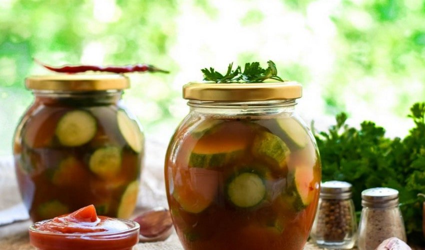 Огірки з кетчупом