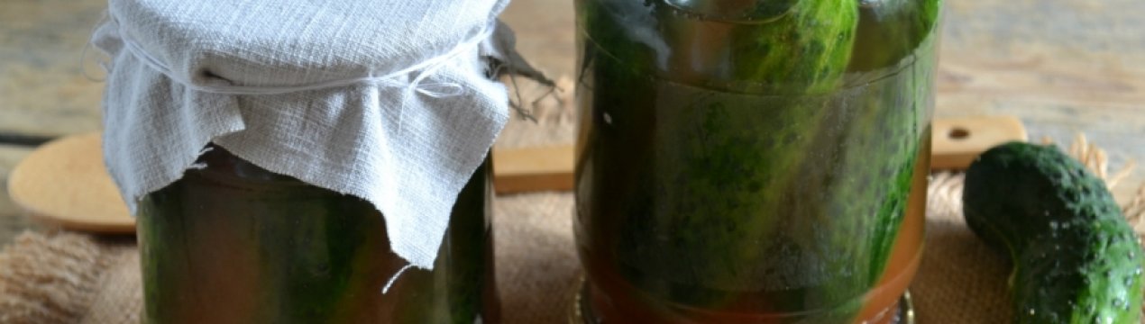 Як солити огірки в томатній заливці на зиму