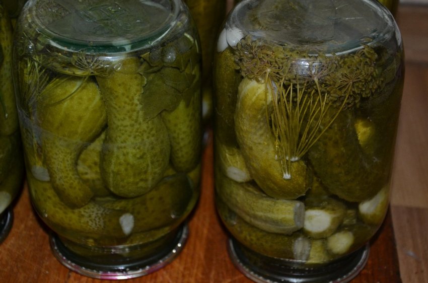 Мариновані огірки з часником