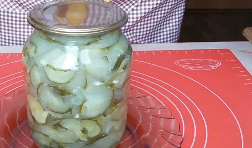 Огурцы маринованные дольками рецепт. 27542.pi2uqo.850. Огурцы маринованные дольками рецепт фото. Огурцы маринованные дольками рецепт-27542.pi2uqo.850. картинка Огурцы маринованные дольками рецепт. картинка 27542.pi2uqo.850. Маринованные огурцы дольками – излюбленный вид консервации большинства взрослых и детей. В наши регионы этот овощ был привезен примерно в 9 веке из Восточной Азии, и за это время настолько прижился, что теперь его подают к мясу, картофелю, кашам и прочим гарнирам. Консервируют огурцы с разными добавками: чесноком, луком, зеленью, морковью. Каждая из них дает свой неповторимый привкус.