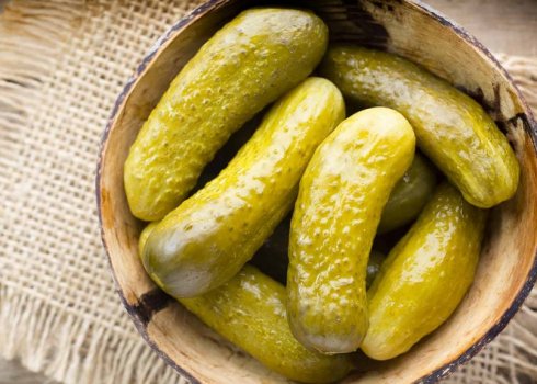 Як засолити огірки у відрі на зиму