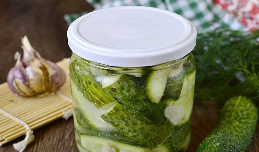 Мариновані різані огірки