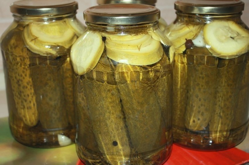 Консервовані огірки з кабачками Консервовані огірки з кабачками
