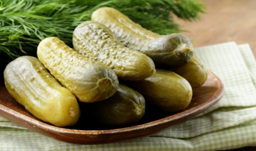 Соленые огурцы в бутылке Соленые огурцы в бутылке