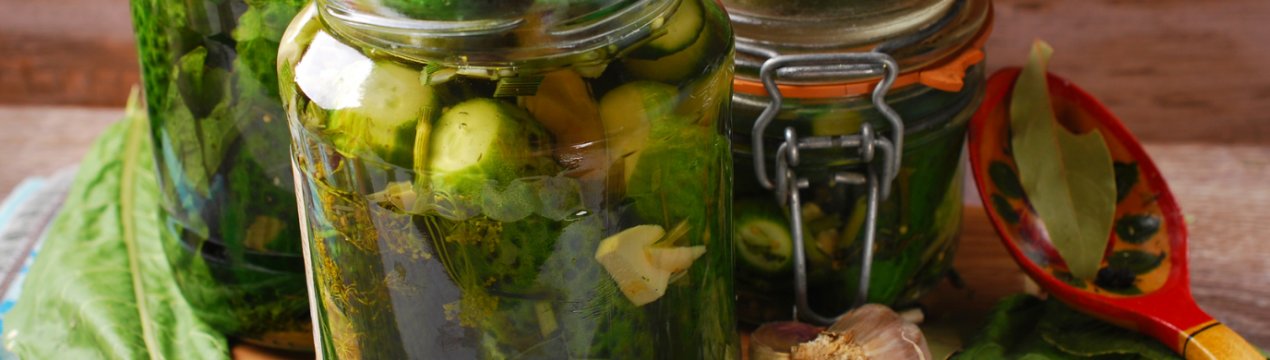 Як смачно замаринувати хрусткі огірки на зиму