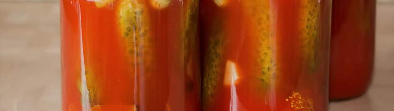 Маринуємо смачні хрусткі огірки на зиму в томатному соку