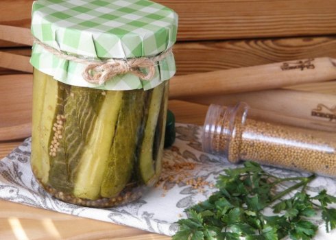 Как засолить огурцы на зиму с горчицей