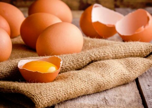 Чи можна пити сирі курячі яйця: користь і шкода, рекомендації по вживанню
