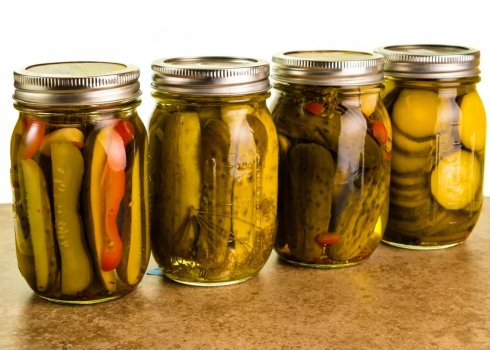 Як замаринувати огірки з гострим перцем на зиму