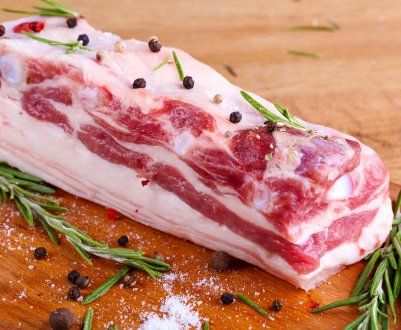 Сало для українців роблять з німецьких свиней