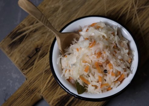 Що робити, якщо квашена капуста слизька?