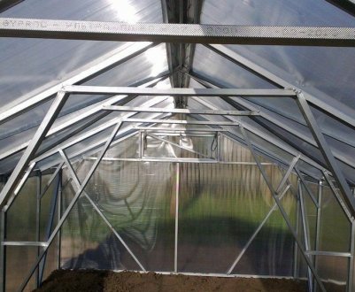 Як зробити теплицю з профілю своїми руками?