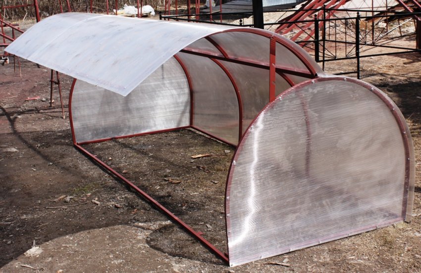 З чого можна зробити каркас для парника метелики