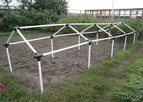 Як побудувати теплицю з пластикових труб своїми руками