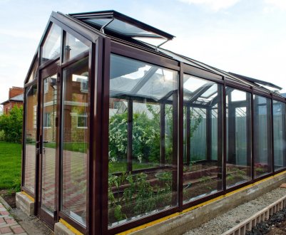 Різновиди та характеристика теплиць з скла, їх виготовлення своїми руками