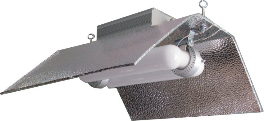 Як зробити світильник для теплиці своїми руками