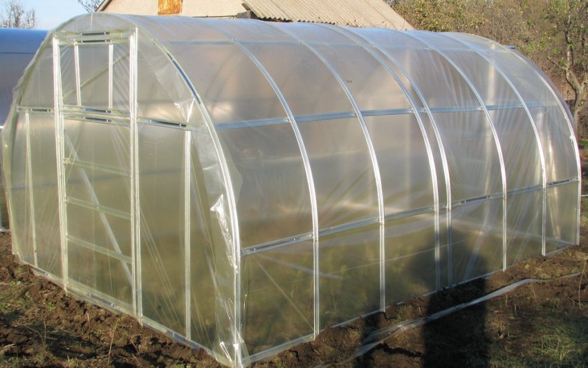 Парник з металевого профілю