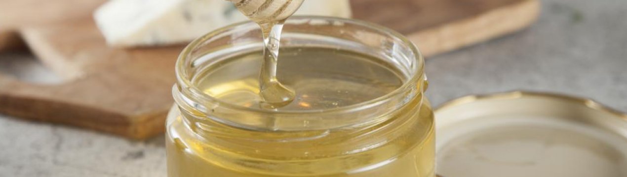 Акацієвий мед: користь і шкода, опис та вживання