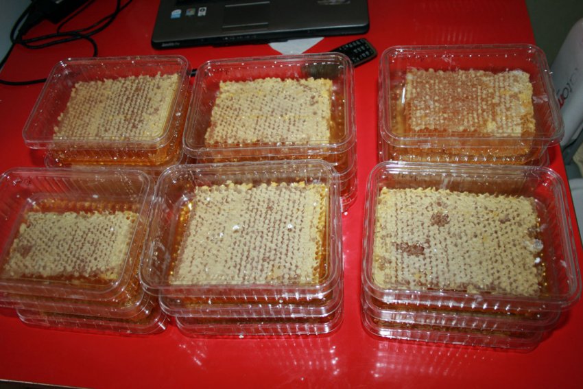 Витяг меду і зберігання в сотах Витяг меду і зберігання в сотах