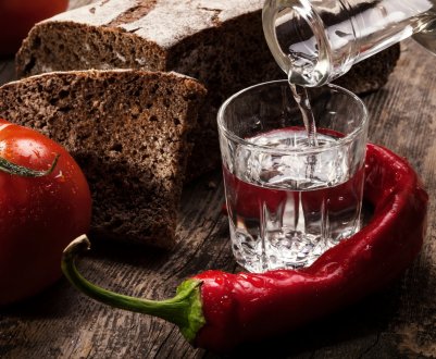 Горілка — улюблений продукт російських шахраїв