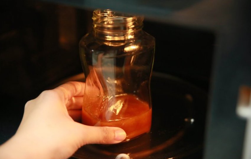 Растапливание мёда в микроволновке