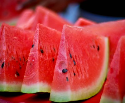 Що означають жовті або білі прожилки в кавуні?