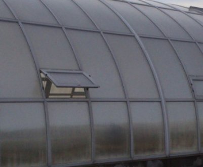Треба закривати теплицю на зиму з полікарбонату