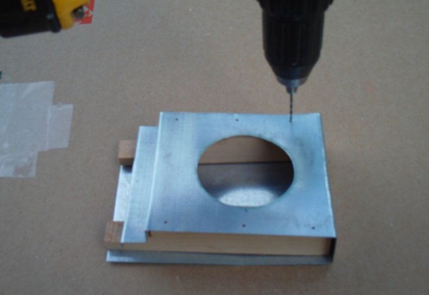 Годівниця з скляної банки Годівниця з скляної банки