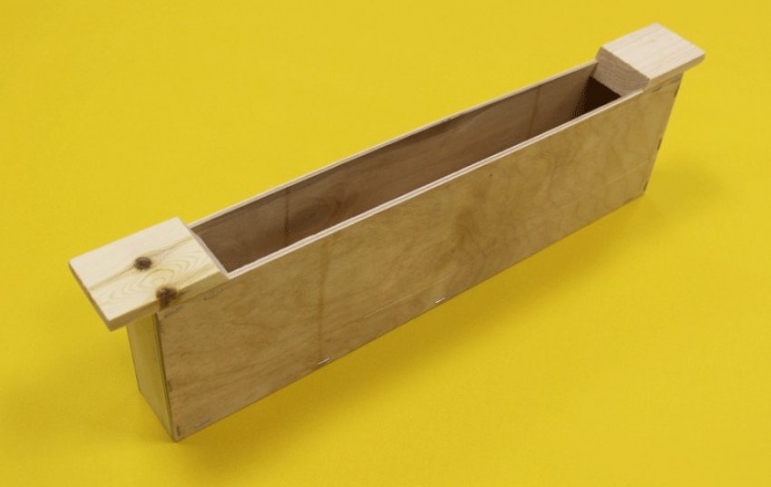 Рамкова годівниця для бджіл Рамкова годівниця для бджіл