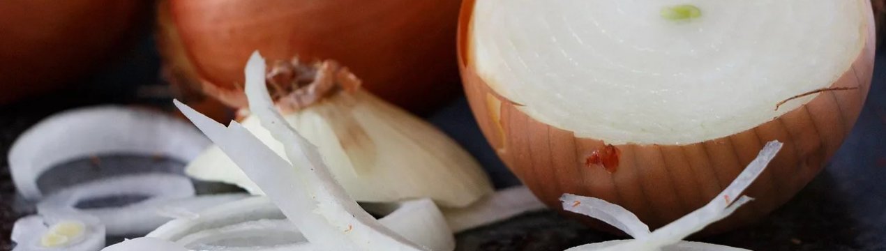 Особливості лікування кашлю у дітей цибулею