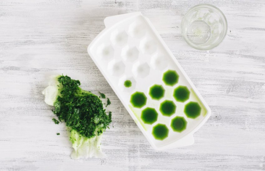 Лід з соку петрушки