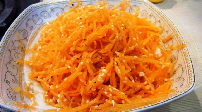Салат з моркви з кунжутом