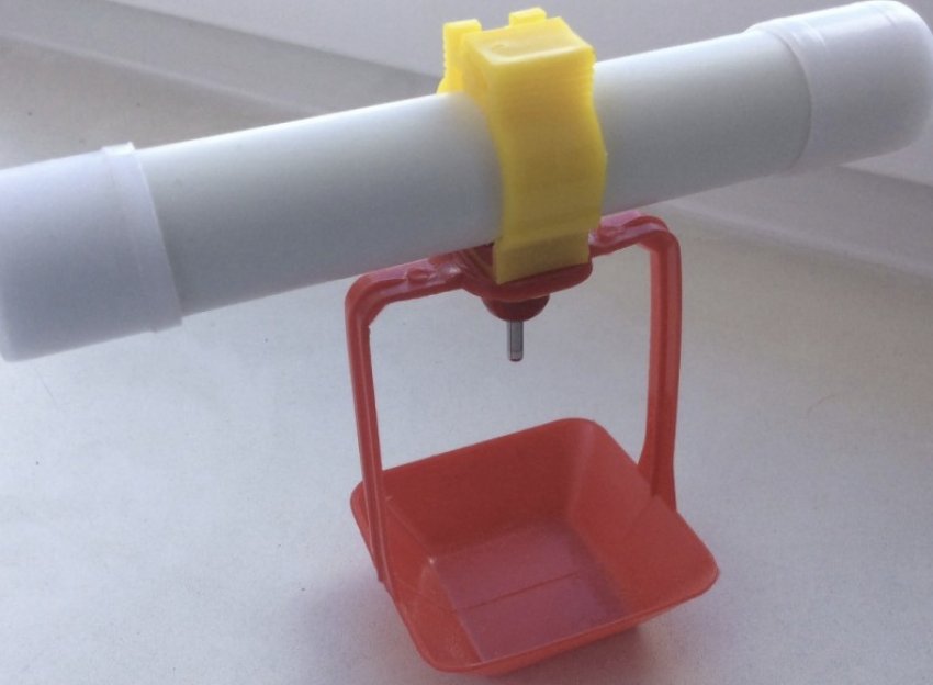 Ниппельная поїлка