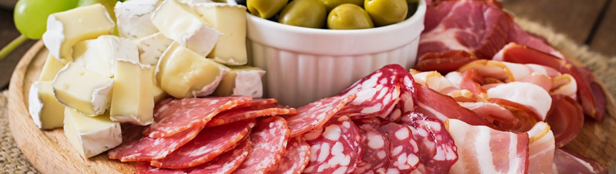 На красноярських прилавках шукають фальшивку: під прицілом м'ясо і сир