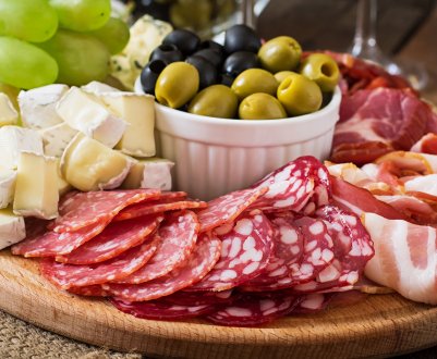 На красноярських прилавках шукають фальшивку: під прицілом м'ясо і сир