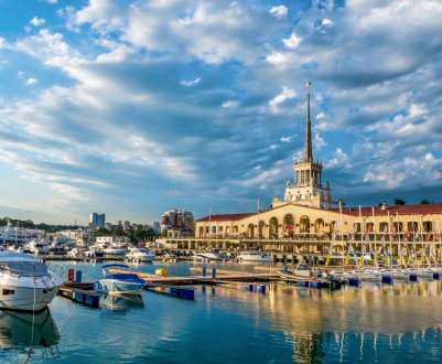 Російські фермери приїхали в сонячне місто Сочі похвалитися своїми досягненнями