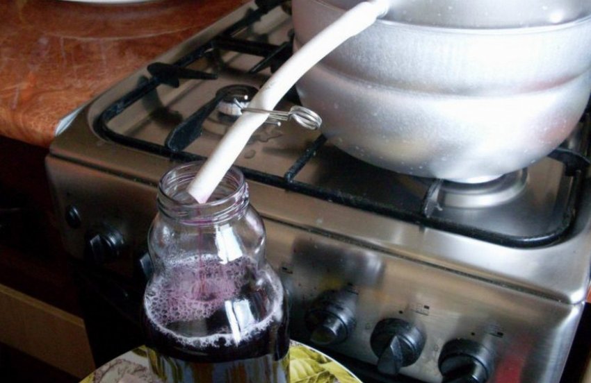Приготовление сливового сока в соковарке