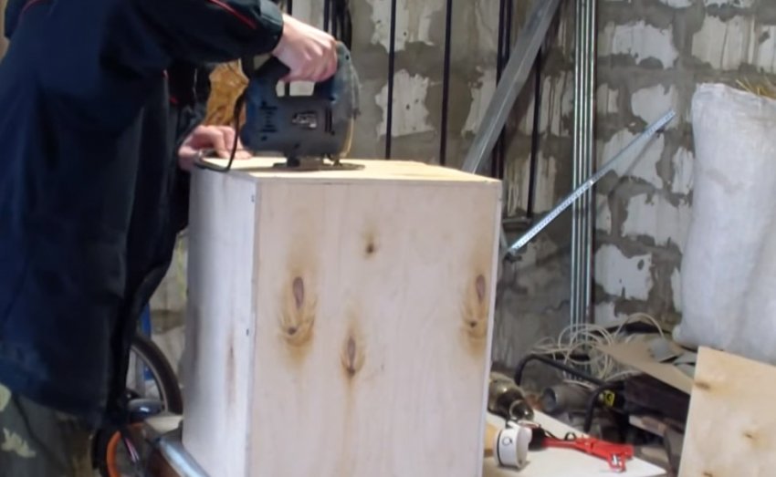 Лобзик у роботі Лобзик у роботі