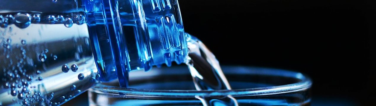 Вода в пластиковій тарі може бути небезпечна. Як вибрати хорошу воду