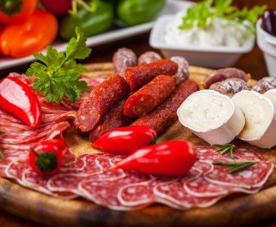 На полицях з російськими сирами і ковбасами проведуть ретельну ревізію