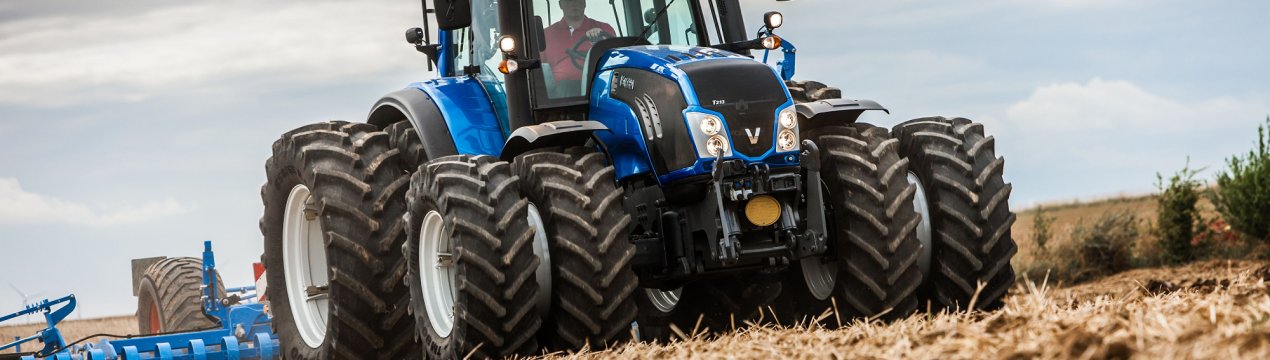 В Удмуртії трактористи позмагаються в незвичайному біатлоні