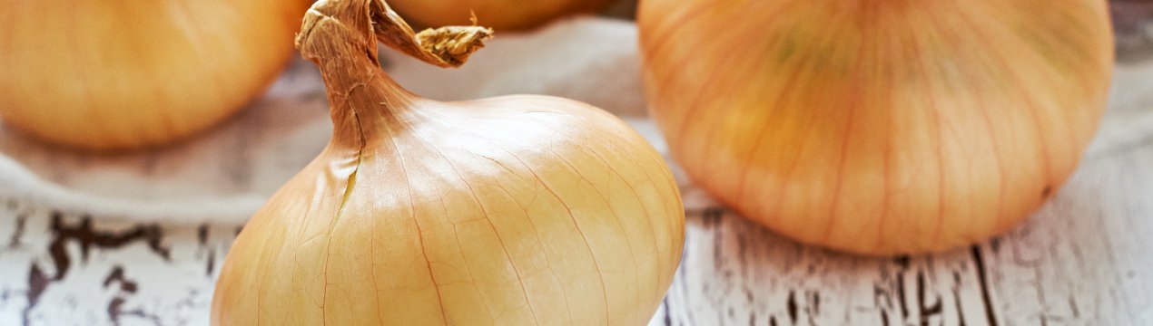 Малий золотник, та дорогий: у Росії продовжує дорожчати цибуля