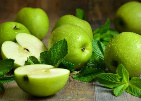 Свойства яблок для организма человека при запоре