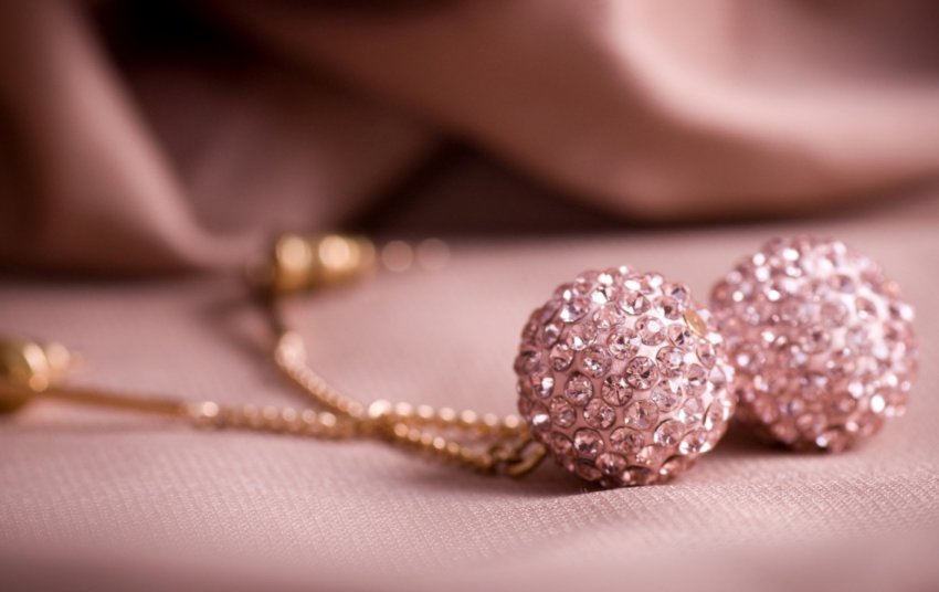 Ювелірні прикраси і предмети престижу до 8 березня Ювелірні прикраси і предмети престижу до 8 березня