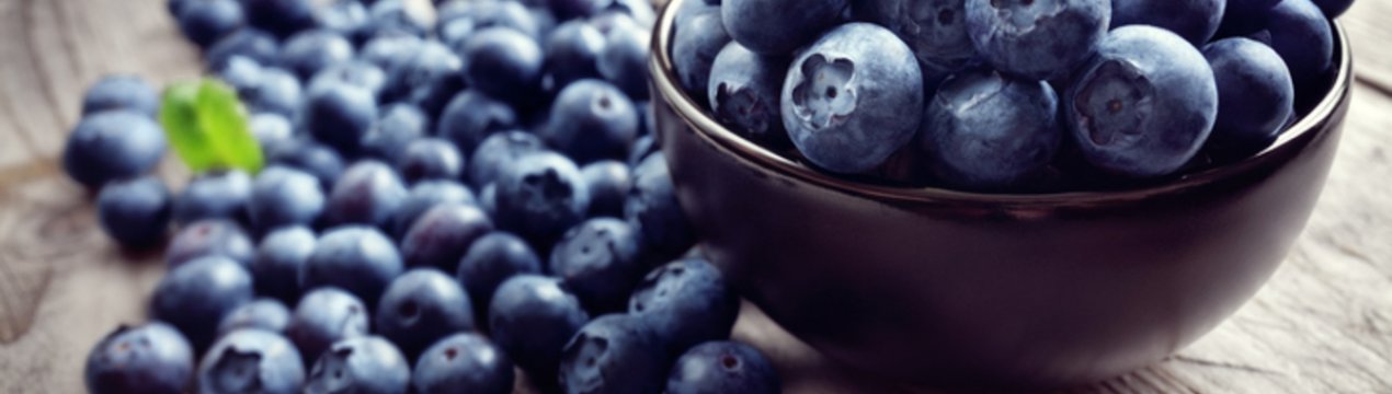 Для вирощування здорової чорниці краще поруч з нею висаджувати трави, ніж використовувати добрива